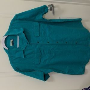 Magellan classic fit Men's XL.  EUC cotton shirt.  2 Velcro pockets in front.